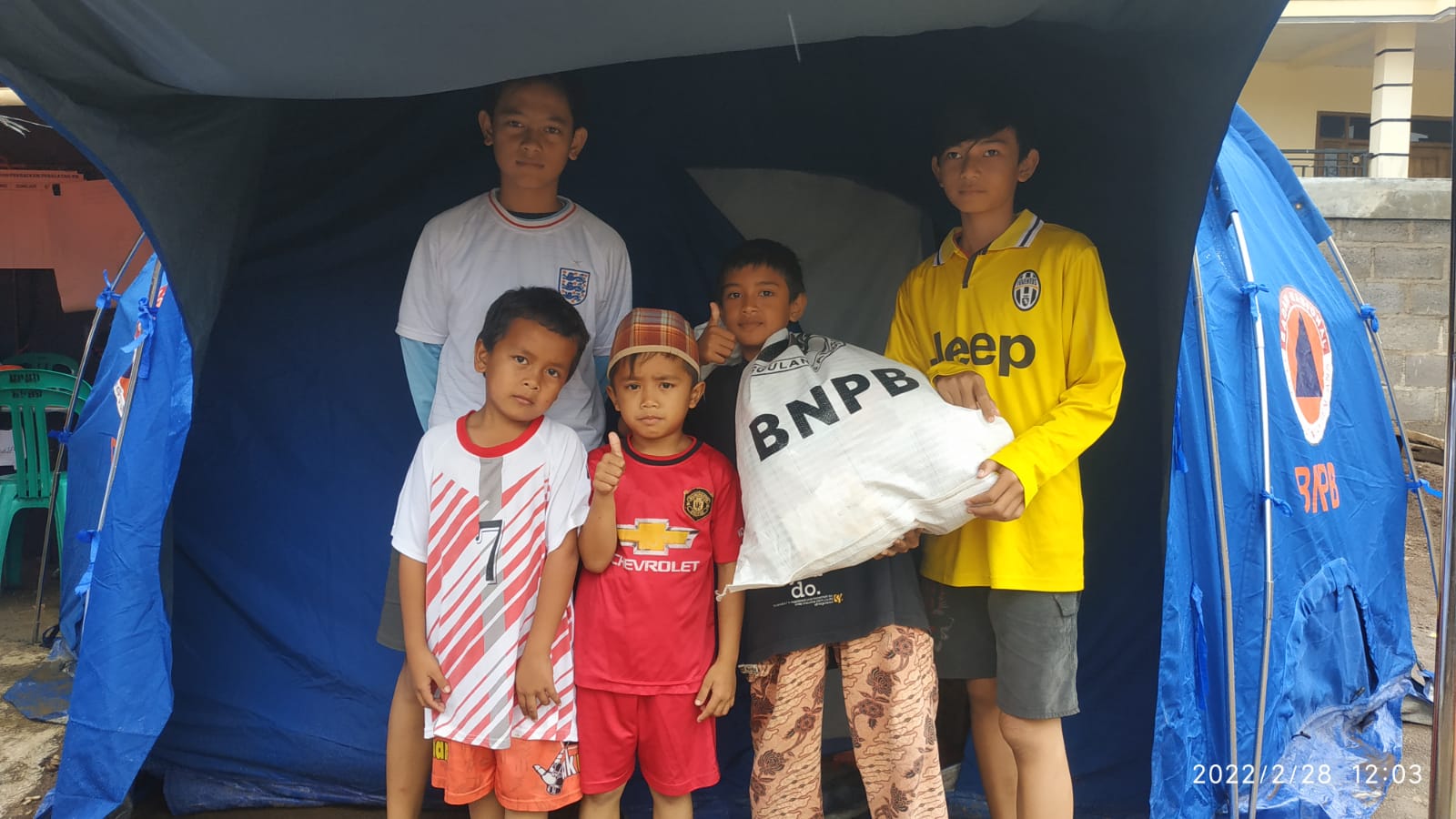 Anak-anak di Penampungan Korban terdampak banjir