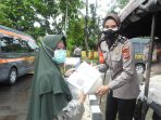 Pembagian beras gratis pada penerima vaksin