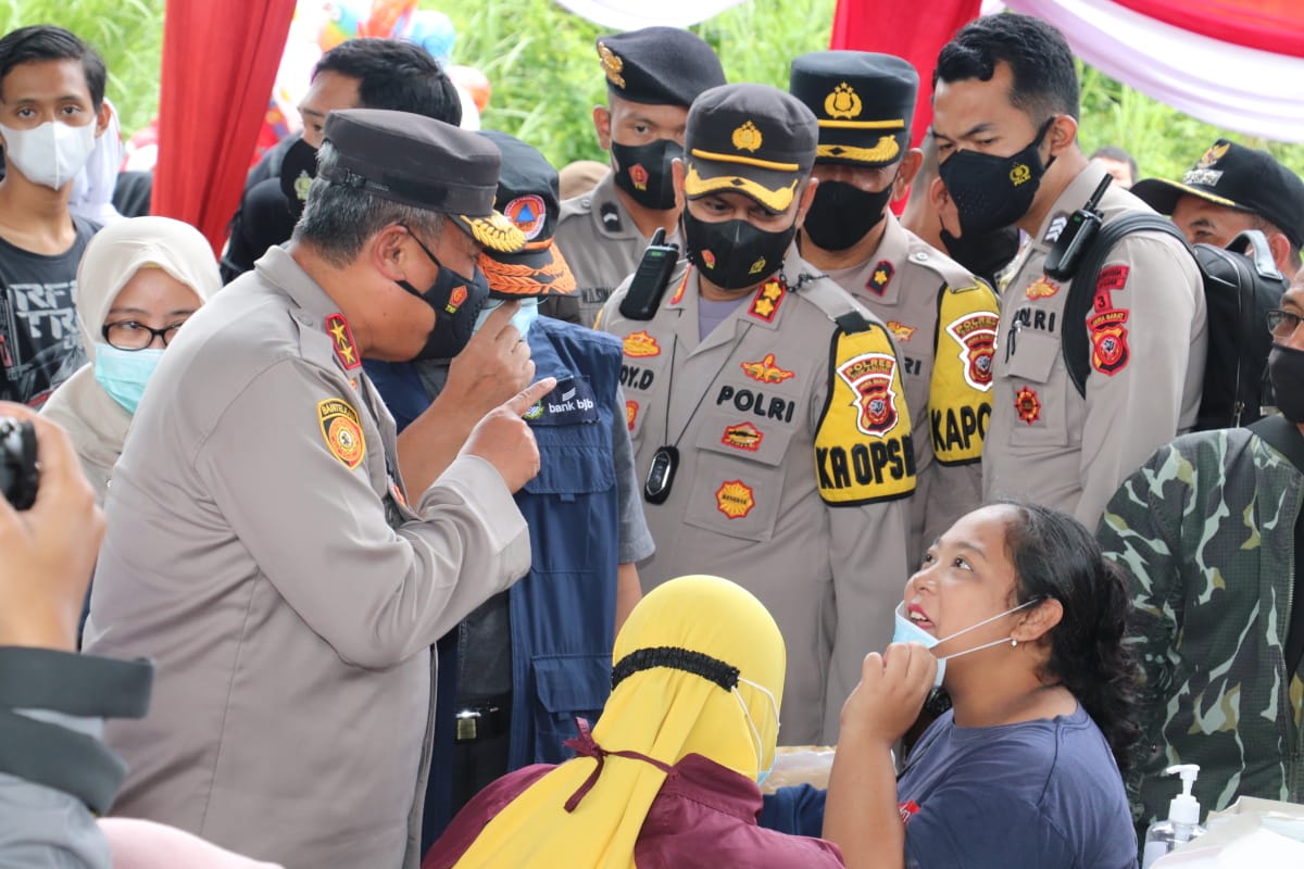 Kapolda jabar himbau para warga untuk tetap jaga prokes