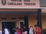 antrian pencairan BPNT di kantor ciheulang tonggoh