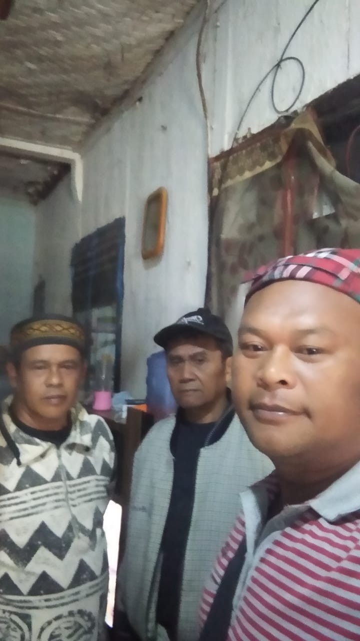 Tim Bharindo bersama orang Tua Korban Penganiayaan (tengah).