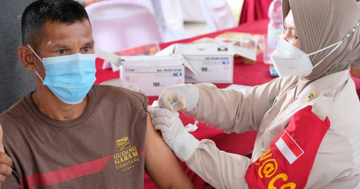Vaksinasi Massal covid 19 yang langsung dipantau wakapolda aceh