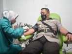 Kapolres Metro Tangerang Kota Kombes Pol. Komarudin S.I.K., M.M, saat lakukan Donor Darah