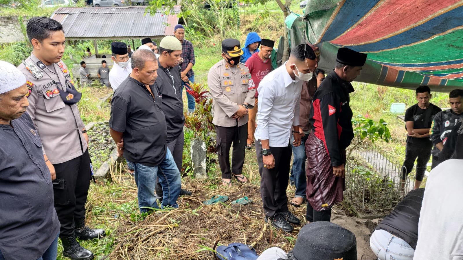 Kapolres bener meriah saat hadiri pemakaman