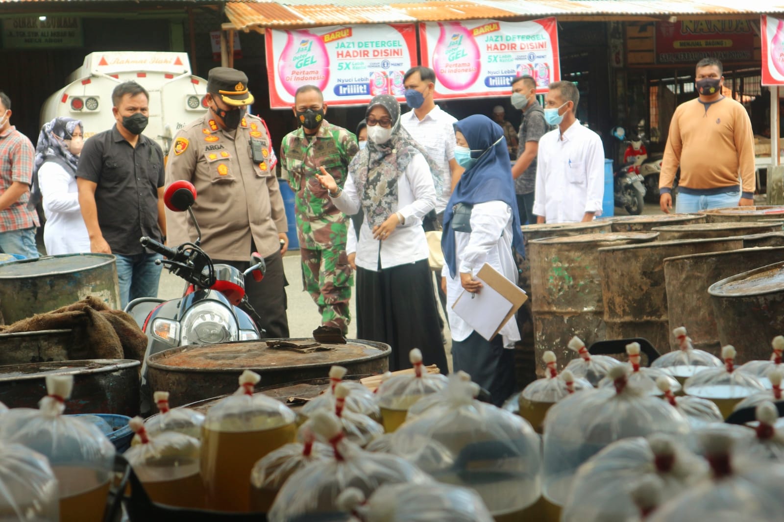 Kapolres Aceh Barat dalam sidak pasar