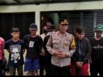 Kapolsek memberikan himbauan didepan anak-anak pendaki yang sudah ketemu