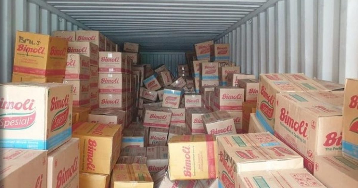 Kontainer berisi minyak goreng yang diindikasi siap ekspor
