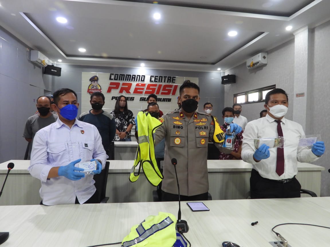 Pengungkapan kasus pungli yang viral di medsos oleh Polres Sukabumi