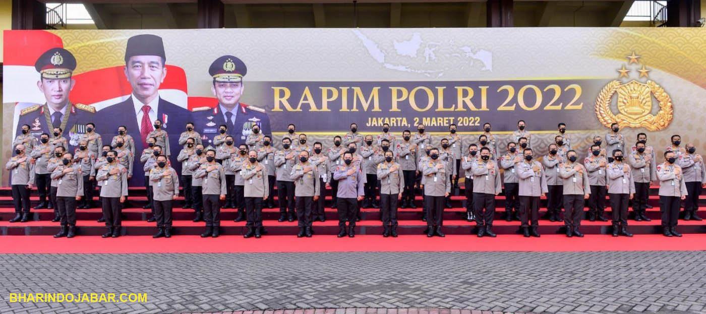 Kapolri beserta jajaran usai rapat pimpinan Polri