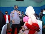 Kapolri saat pantau vaksinasi massal