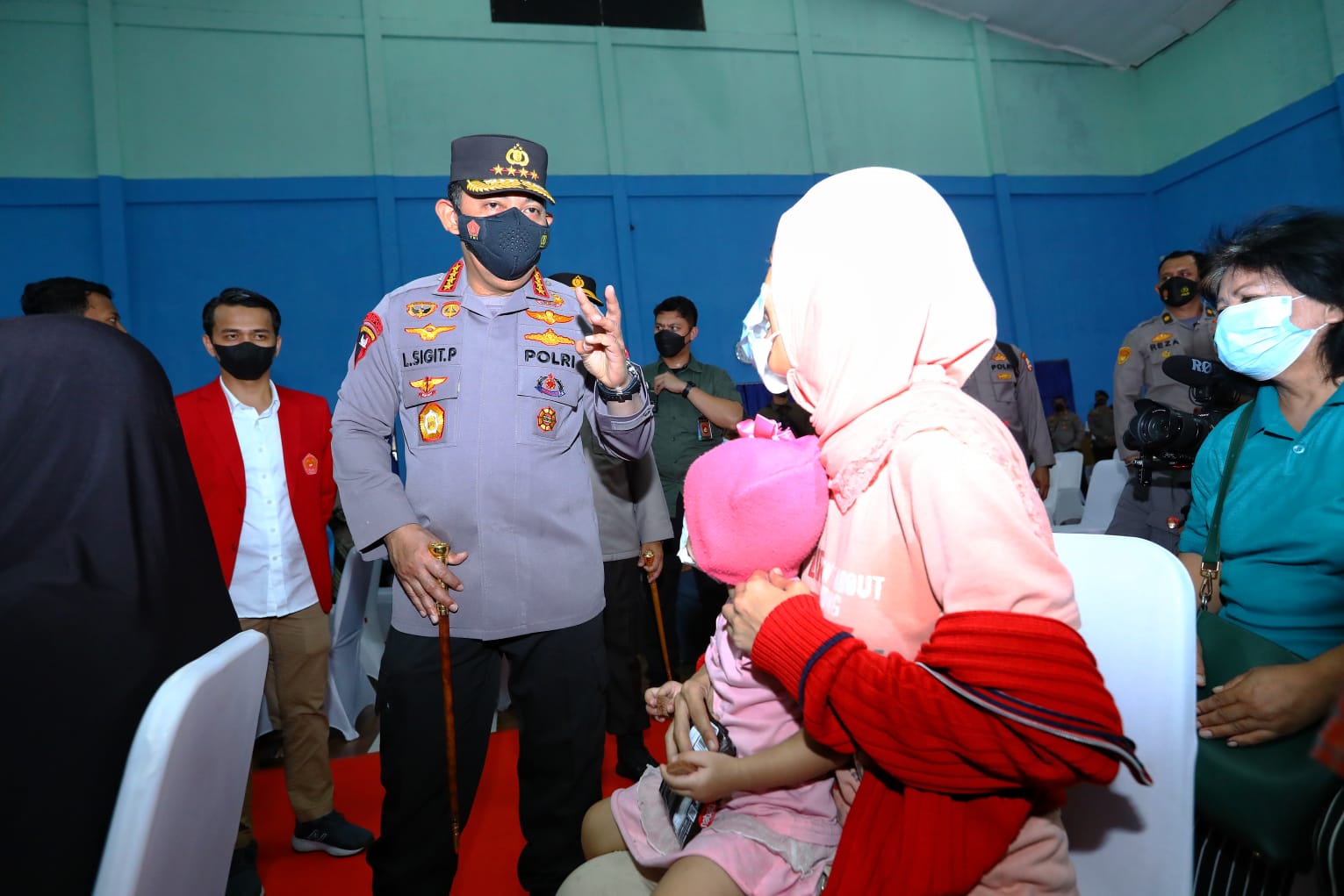 Kapolri saat pantau vaksinasi massal