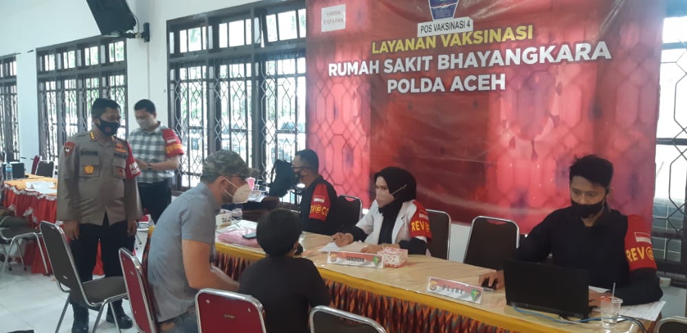 Suasana dalam giat vaksinasi di Polda Aceh