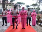 Kapolres Bener Meriah bersama ibu meresmikan gedung bhayangkari