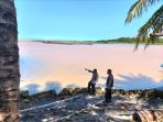 Petugas Sat Polairud memantau Pesisir Pantai Sukabumi