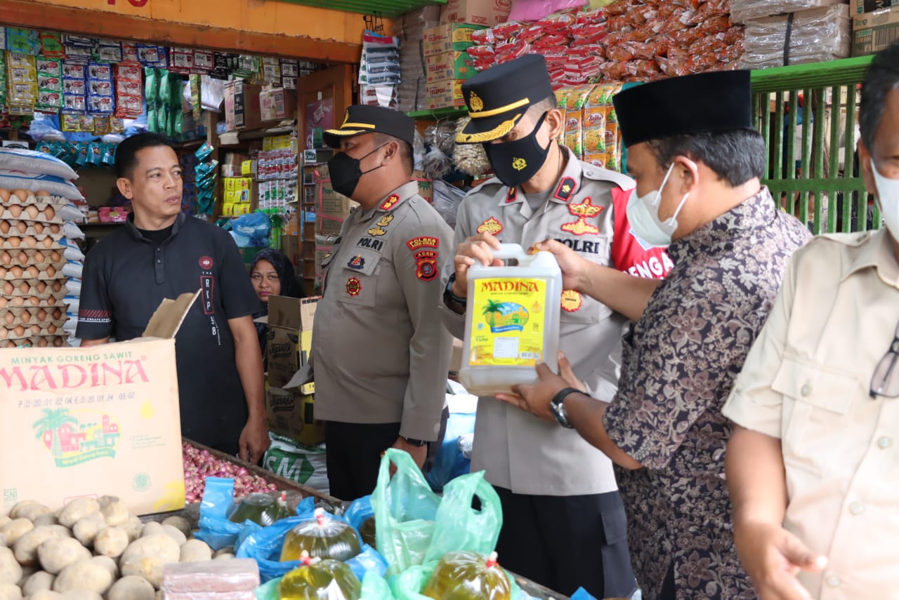 Kapolres Aceh Utara dan jajaran cek minyak goreng