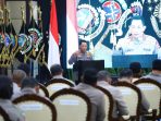 Kapolri saat memberikan arahan terkait lompatan jauh Polri