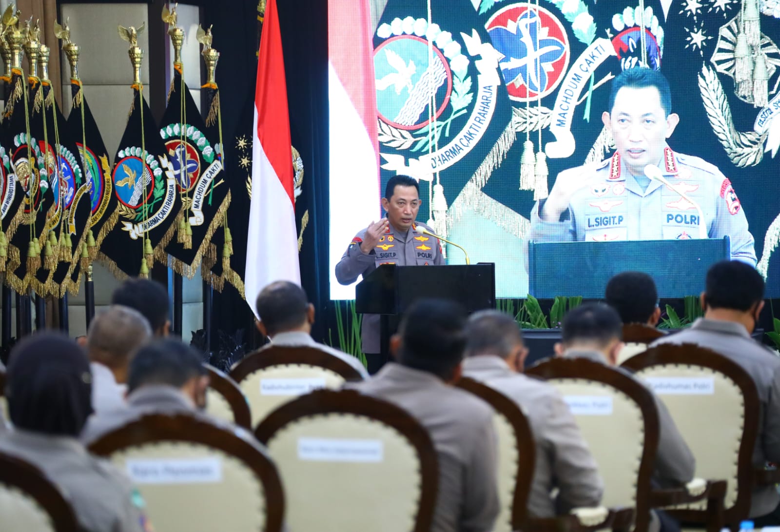 Kapolri saat memberikan arahan terkait lompatan jauh Polri