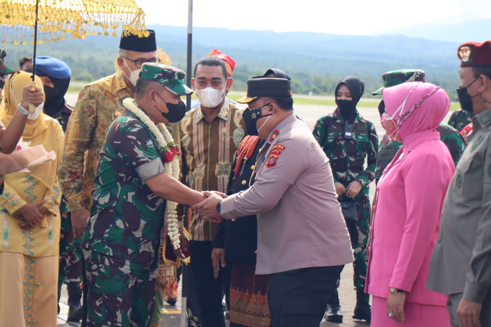 Wakapolda Aceh saat menyambut KSAD