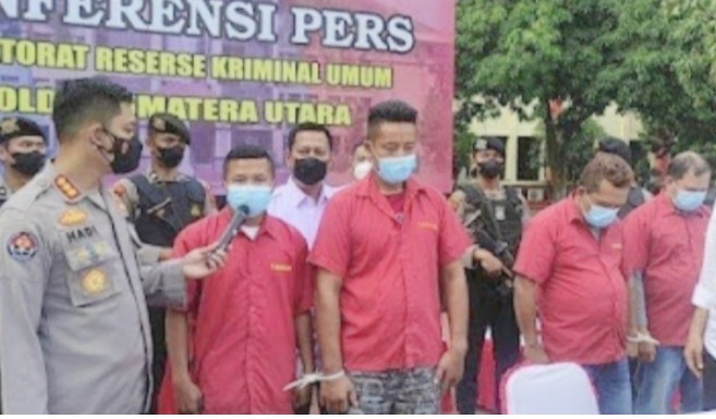 Empat orang yang sudah ditetapkan sebagai tersangka pengeroyokan wartawan