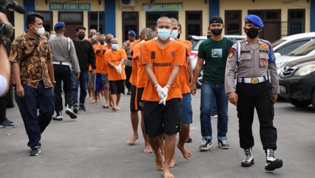 Enam terduga pelaku pengiriman PMI ilegal (Foto : Polda Sumut)
