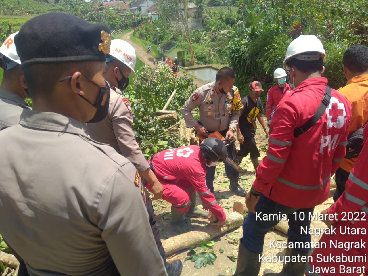 Giat bersih bersih lokasi terdampak bencana nagrak