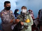 Warga gembira mendapat sembako setelah vaksinasi
