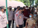 Wakapolda Aceh saat meninjau pelaksanaan vaksinasi BP2IP