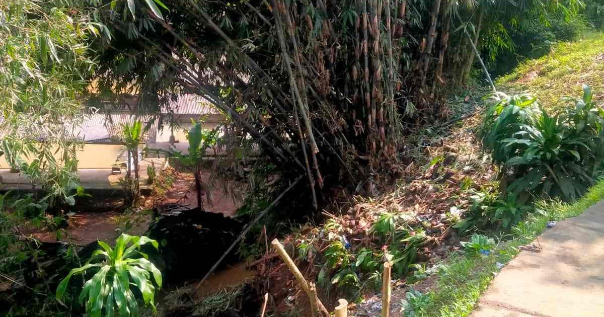 Lokais proyek pembuatan bronjong penahan tebing jalan