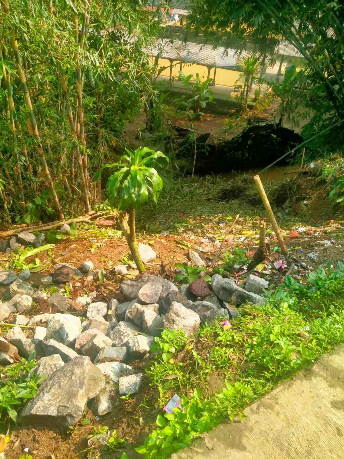 Lokasi proyek pembuatan bronjong penahan tebing jalan