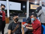 Vaksinasi malam hari berhadiah minyak goreng